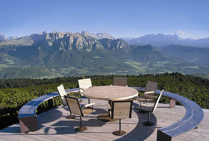 Vom Ritten aus hat man übrigens den schönsten Blick auf die Dolomiten. Wer das einmal gesehen hat weiß, wieso sie UNESCO Weltkulturerbe sind